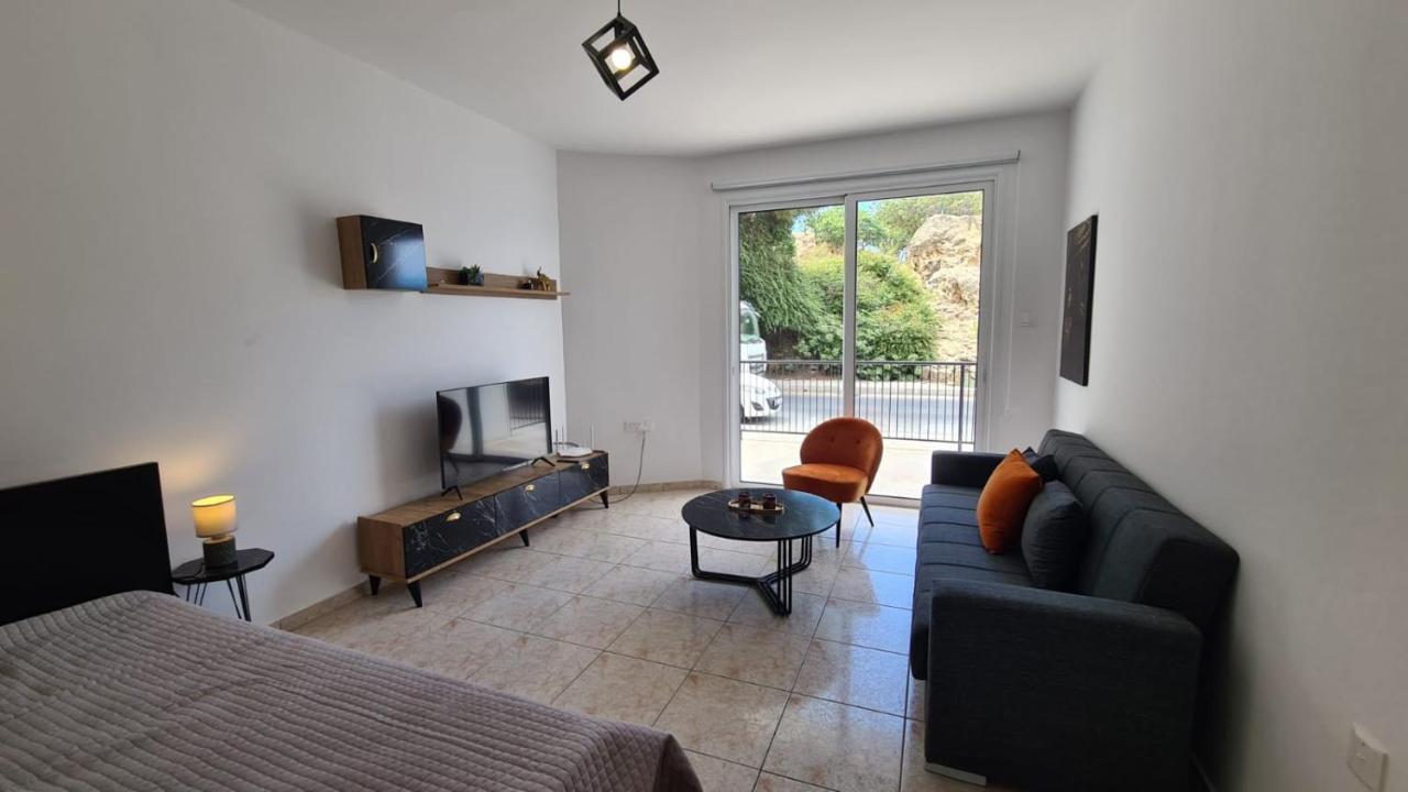 Laertis Apartments - By Imh Travel & Tours Paphos Bagian luar foto
