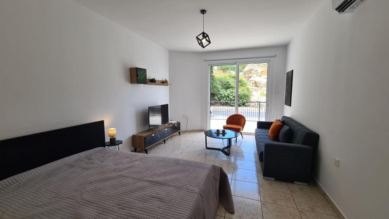 Laertis Apartments - By Imh Travel & Tours Paphos Bagian luar foto