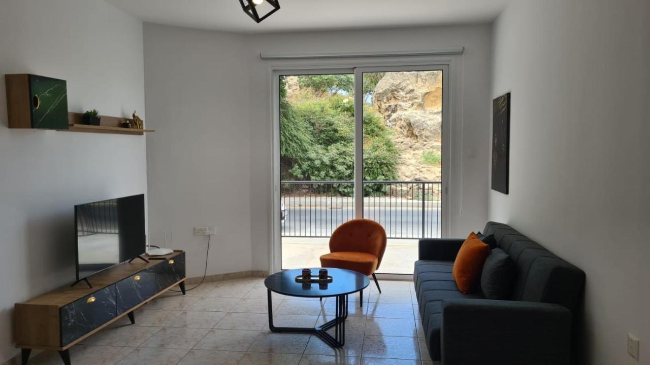 Laertis Apartments - By Imh Travel & Tours Paphos Bagian luar foto