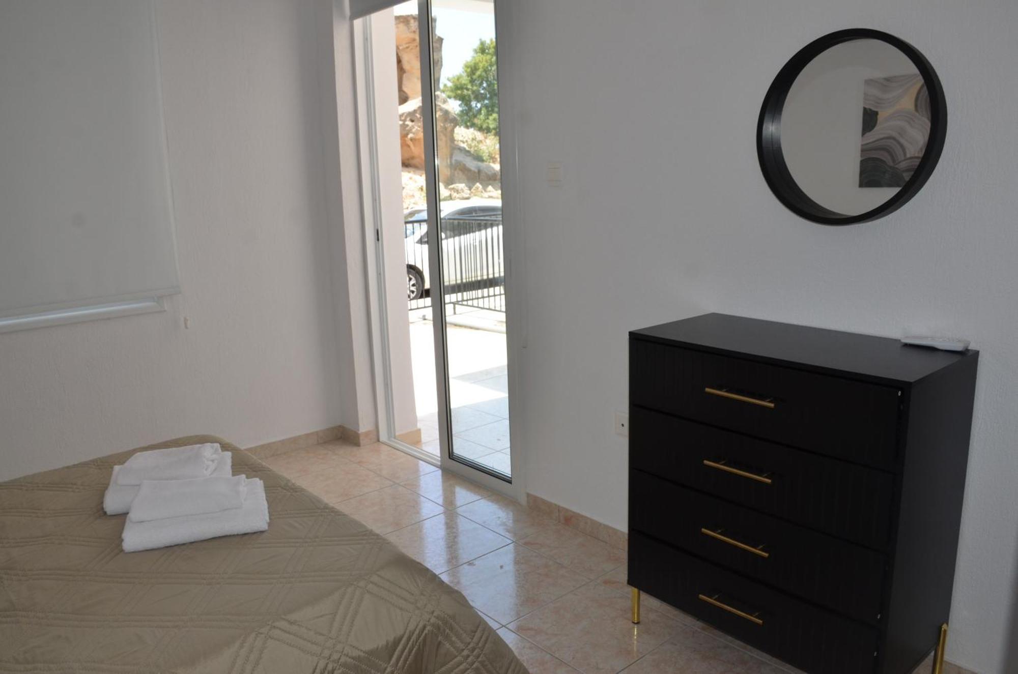 Laertis Apartments - By Imh Travel & Tours Paphos Bagian luar foto