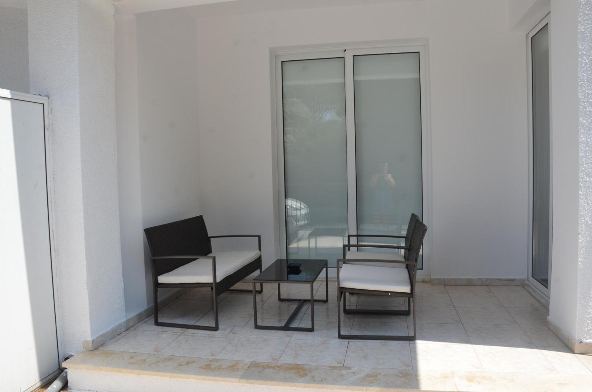 Laertis Apartments - By Imh Travel & Tours Paphos Bagian luar foto