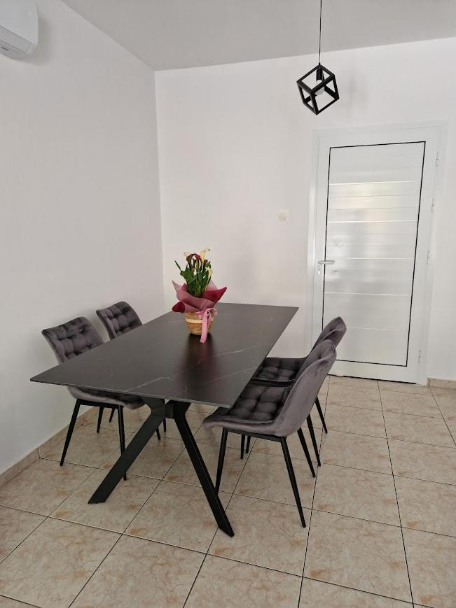 Laertis Apartments - By Imh Travel & Tours Paphos Bagian luar foto
