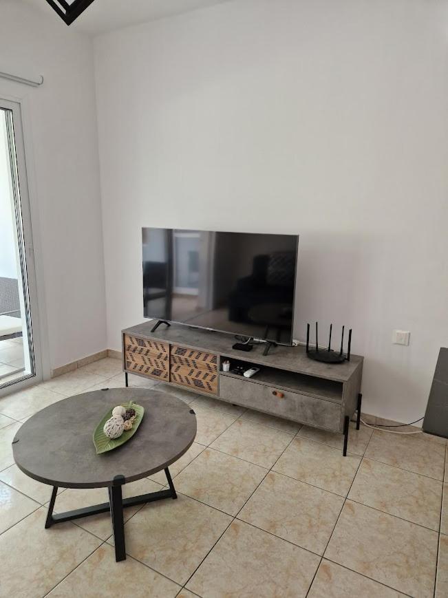 Laertis Apartments - By Imh Travel & Tours Paphos Bagian luar foto
