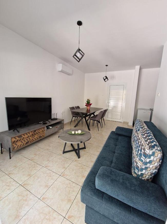 Laertis Apartments - By Imh Travel & Tours Paphos Bagian luar foto